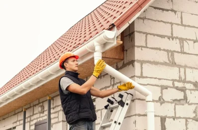 Pose et remplacement de gouttières à Guebenhouse